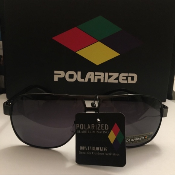 POLARIZED Unisex Chrome/Black Aviators - Picture 6 of 7